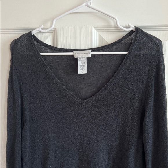 Soft Surroundings Elegant Black V-Neck Women's Top - Picture 3 of 6